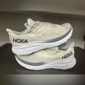 Hoka One One Clifton 8
Men Size9.5D